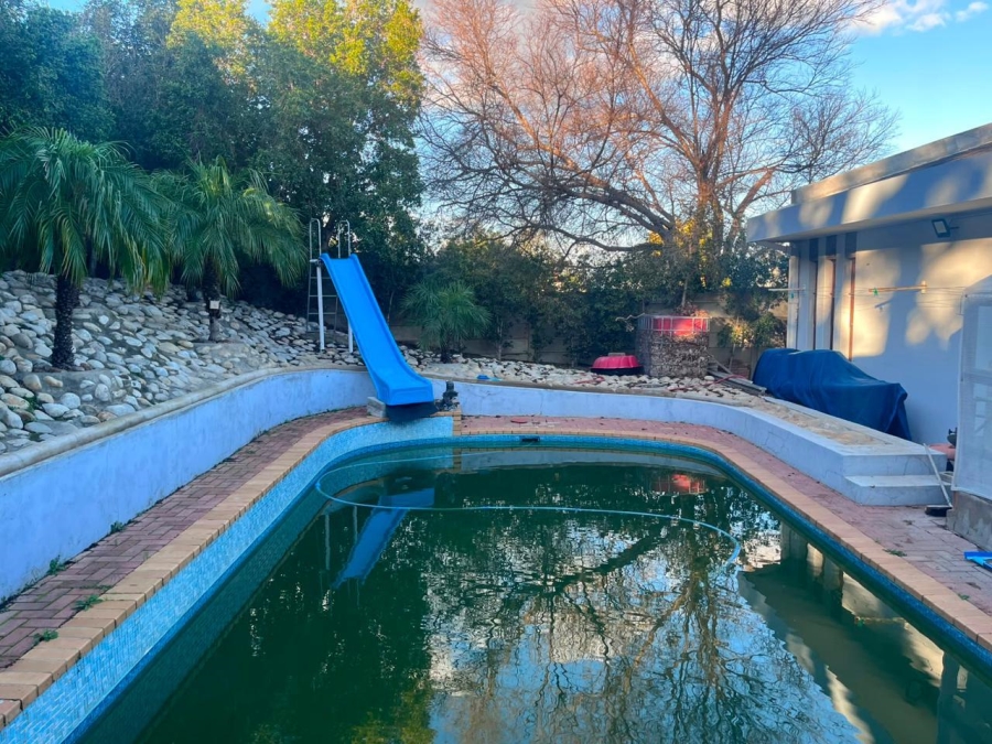 5 Bedroom Property for Sale in Langerug Western Cape